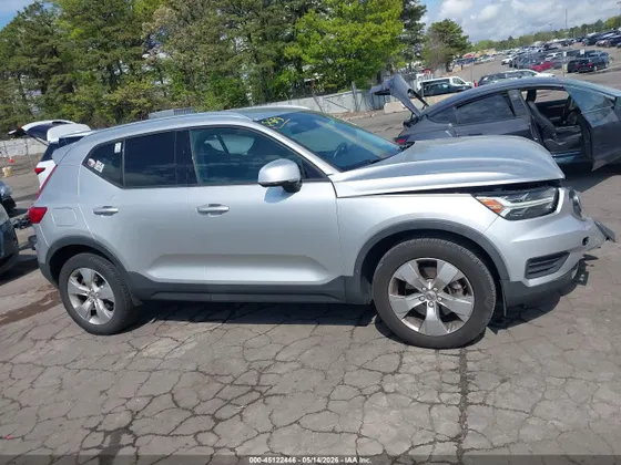 2019 Volvo XC40 Momentum