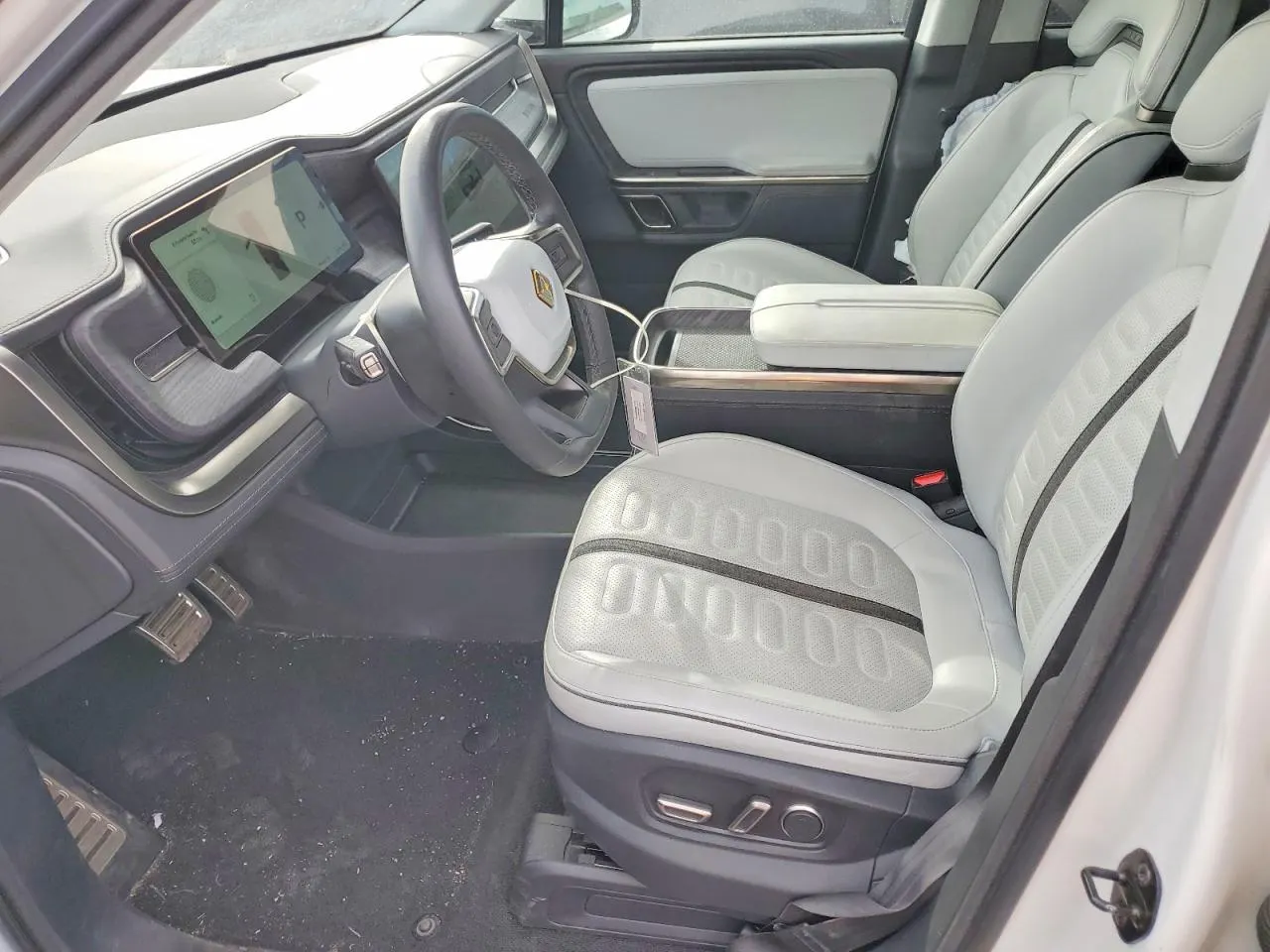 2024 Rivian R1S Adventure