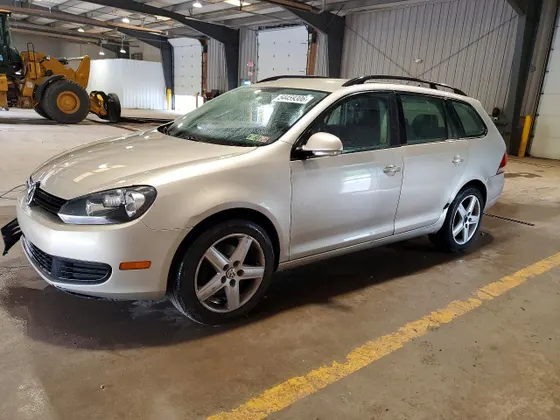 2013 Volkswagen Jetta SportWagen SE w/Sunroof