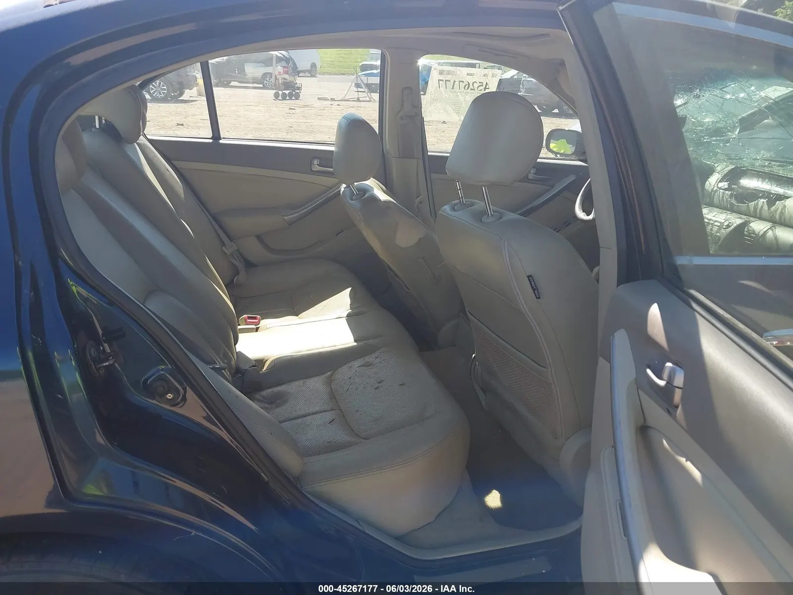 2004 INFINITI G35 Sedan w/Leather