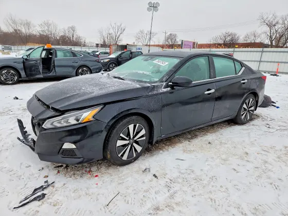 2022 Nissan Altima 2.5 SV