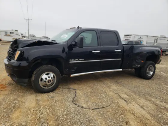 2011 GMC Sierra 3500HD DRW Denali