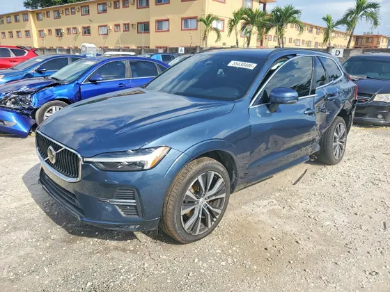 2022 Volvo XC60 Momentum
