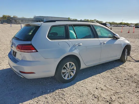 2018 Volkswagen Golf SportWagen S