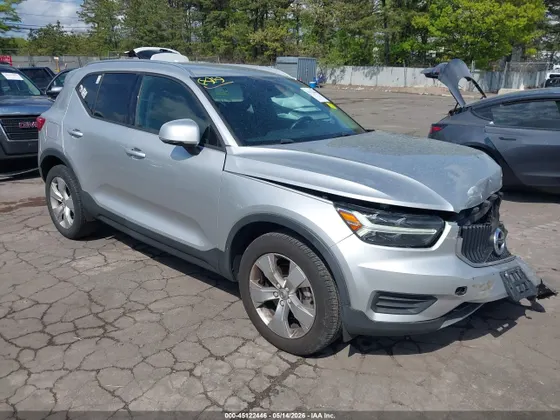 2019 Volvo XC40 Momentum