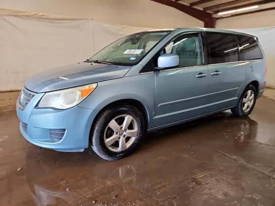 2010 Volkswagen Routan SE