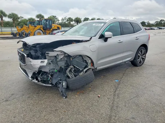 2023 Volvo XC60 Recharge Plug-In Hybrid Plus Bright Theme