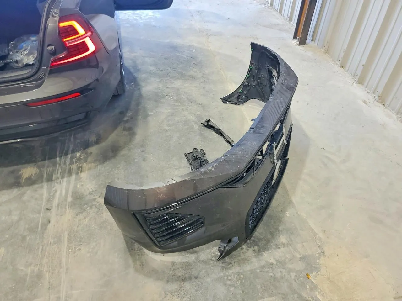 2023 Volvo S60 Recharge Plug-In Hybrid Plus Dark Theme