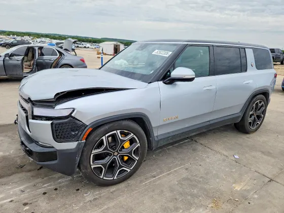2023 Rivian R1S Adventure