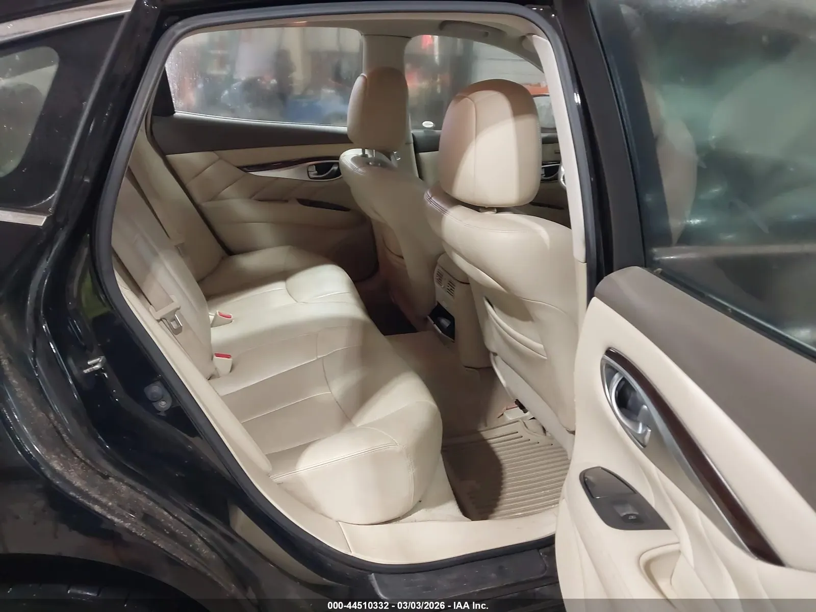 2011 INFINITI M56
