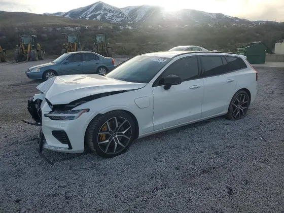 2024 Volvo V60 Recharge Plug-In Hybrid Polestar Engineered