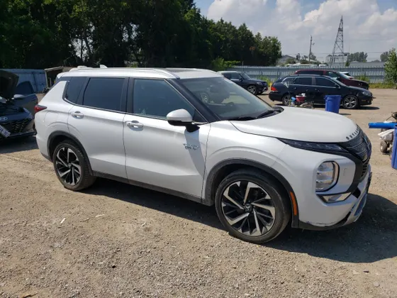 2023 Mitsubishi Outlander PHEV SE