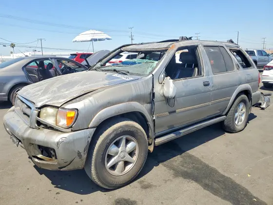 2001 Nissan Pathfinder LE