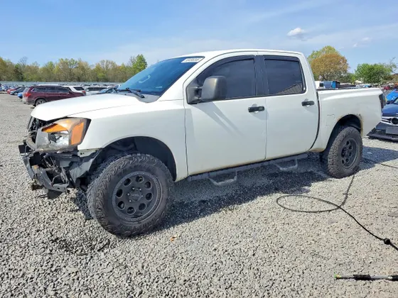 2013 Nissan Titan S
