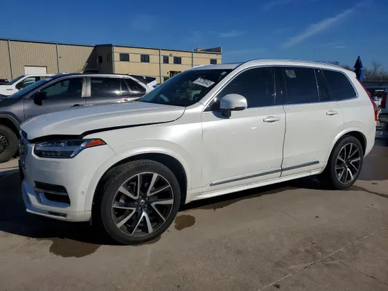 2023 Volvo XC90 Plus
