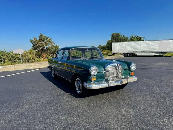1967 Mercedes-Benz 200 200D