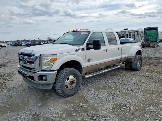 2014 Ford Super Duty F-350 DRW Platinum