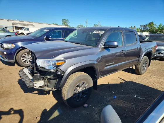 2022 Toyota Tacoma 4WD TRD Off Road