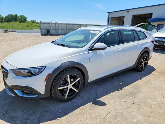 2018 Buick Regal TourX Essence