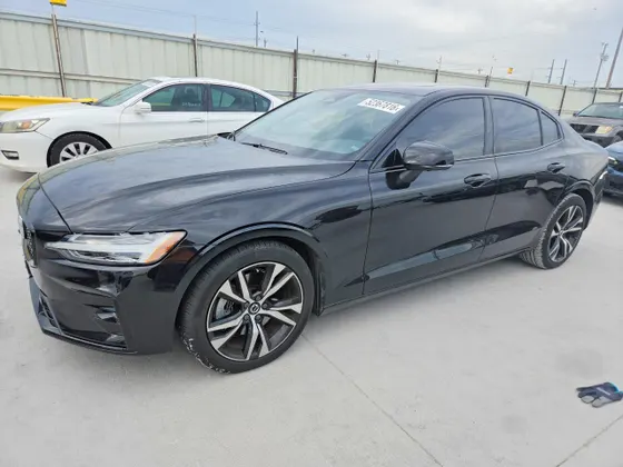 2024 Volvo S60 Plus Dark Theme