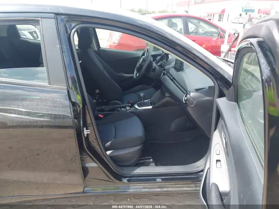 2020 Toyota Yaris Hatchback LE