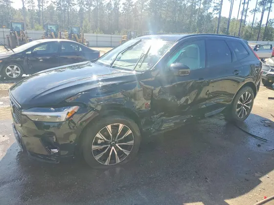 2024 Volvo XC60 Plus Dark Theme