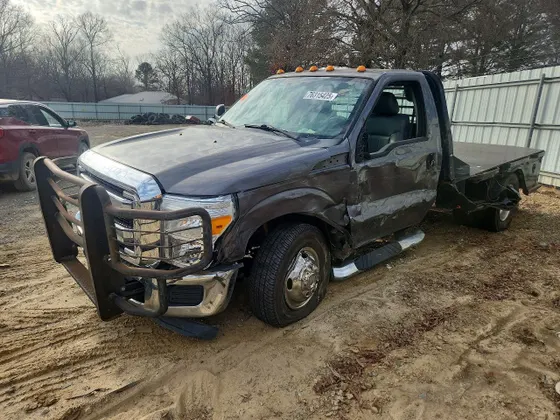 2011 Ford Super Duty F-350 DRW XL