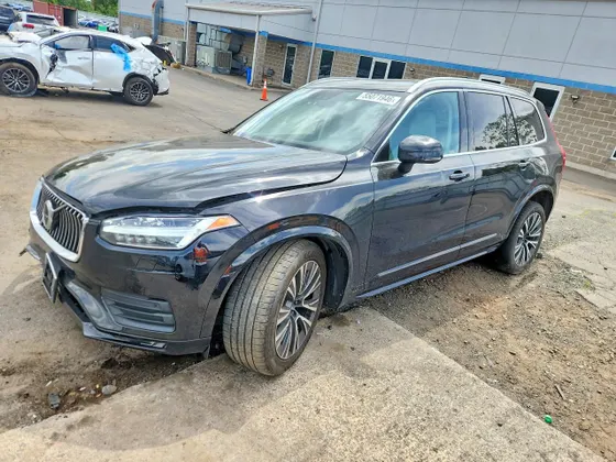 2021 Volvo XC90 Momentum