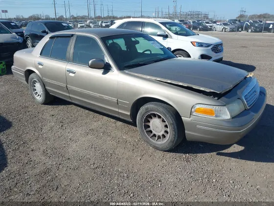 2001 Ford Crown Victoria LX