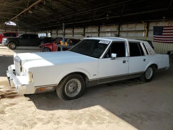 1987 Lincoln Town Car SIGNATURE