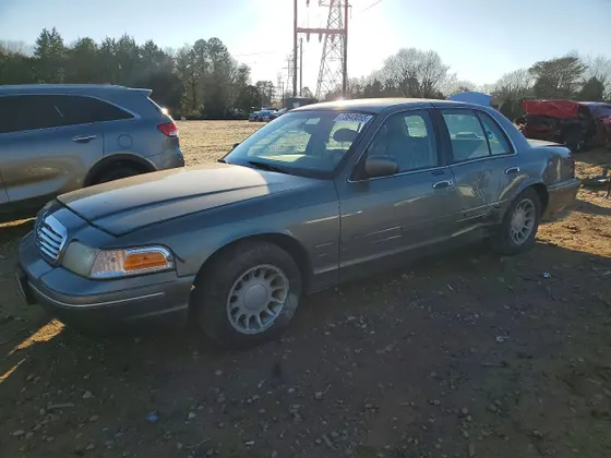 2002 Ford Crown Victoria LX