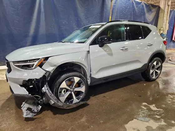 2026 Volvo XC40 Plus