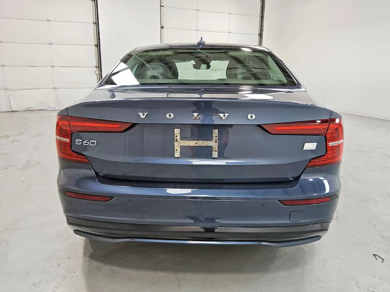 2023 Volvo S60 Recharge Plug-In Hybrid Core Dark Theme
