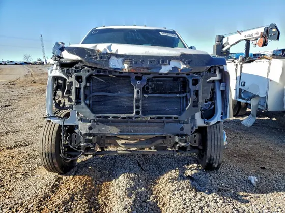 2023 Ford F-550 SUPER DUTY