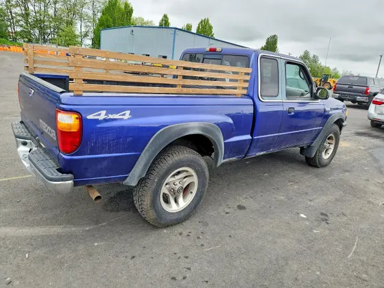 2001 Mazda B-Series 4WD Truck SE