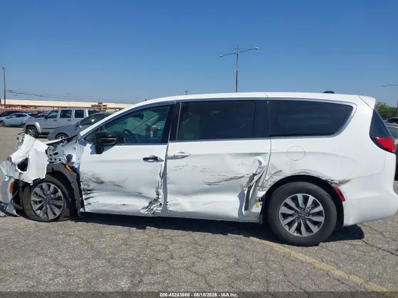 2024 Chrysler Pacifica Hybrid Select