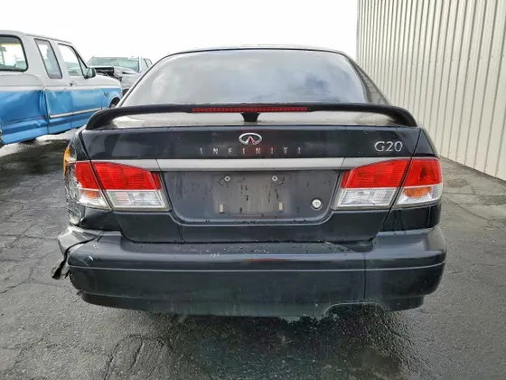 2002 INFINITI G20 Luxury