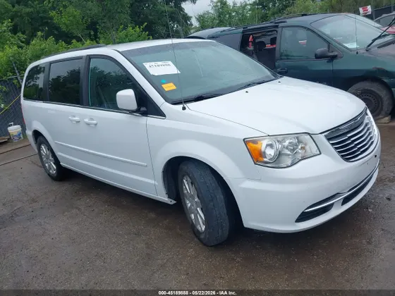 2016 Chrysler Town & Country LX