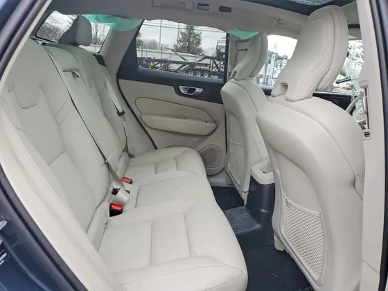2025 Volvo XC60 Plug-In Hybrid Core