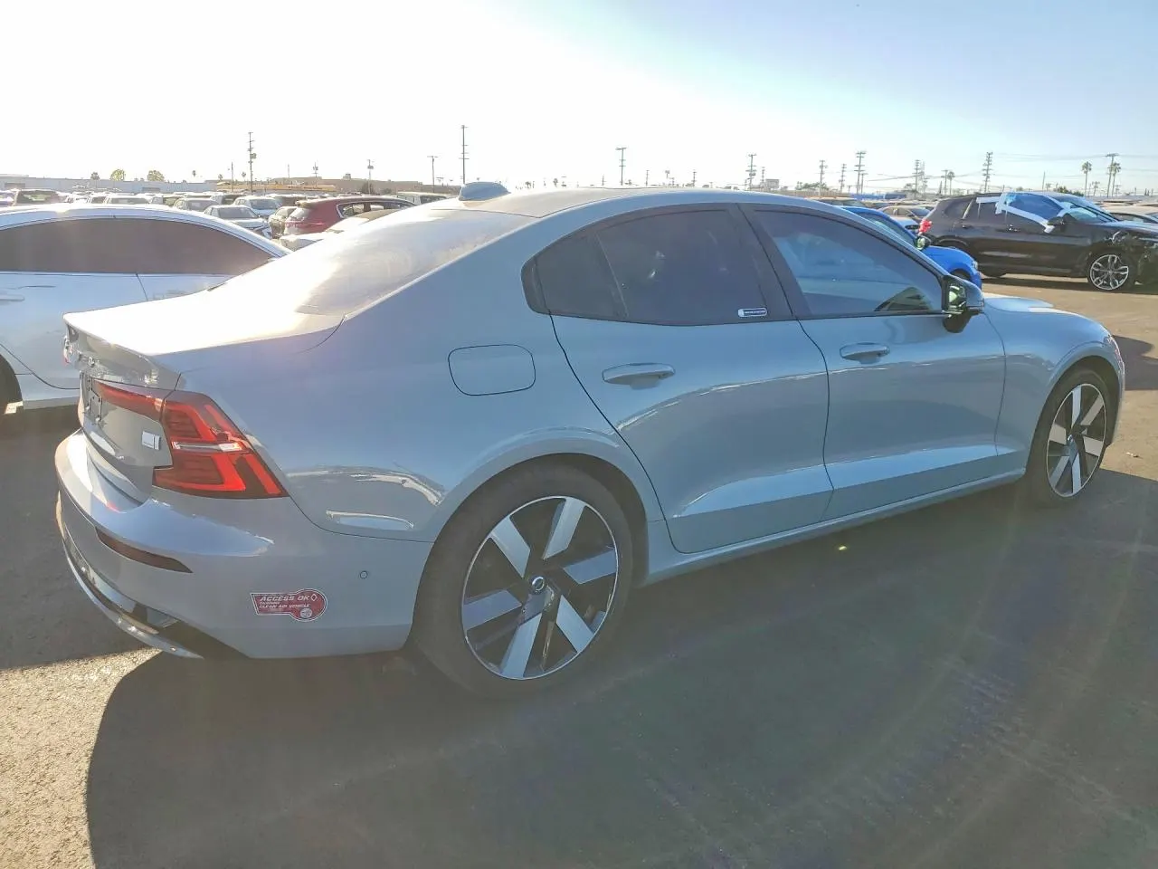 2024 Volvo S60 Recharge Plug-In Hybrid Plus Dark Theme