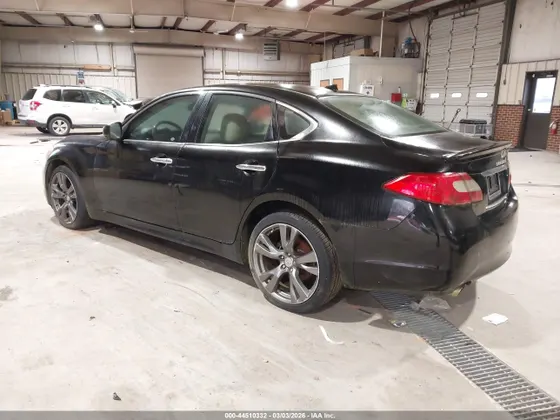 2011 INFINITI M56