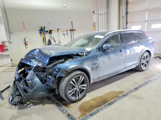2019 Volvo V90 Cross Country