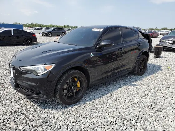 2018 Alfa Romeo Stelvio Quadrifoglio QUADRIFOGLIO