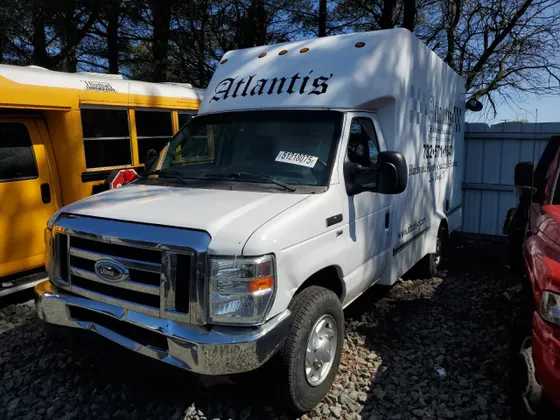 2012 Ford Econoline Commercial Cutaway E350 SUPER DUTY CUTAWAY VAN