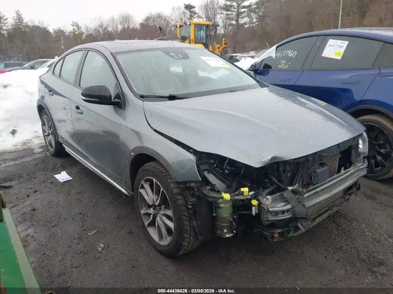 2016 Volvo S60 Cross Country T5 Platinum