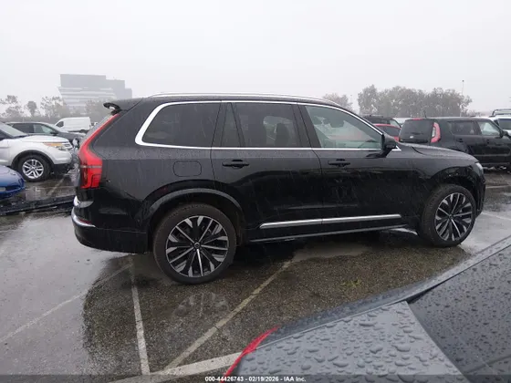 2025 Volvo XC90 Plug-In Hybrid Plus