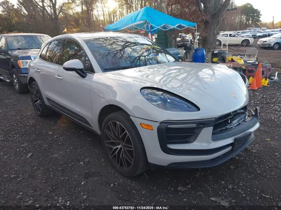 2024 Porsche Macan T