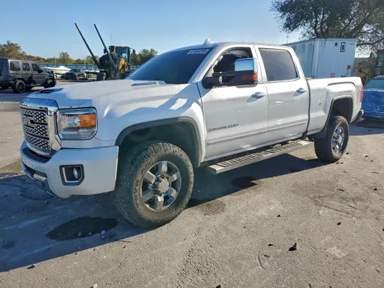2018 GMC Sierra 3500HD Denali