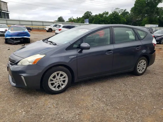 2013 Toyota Prius v Five