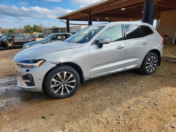 2023 Volvo XC60 Plus Bright Theme